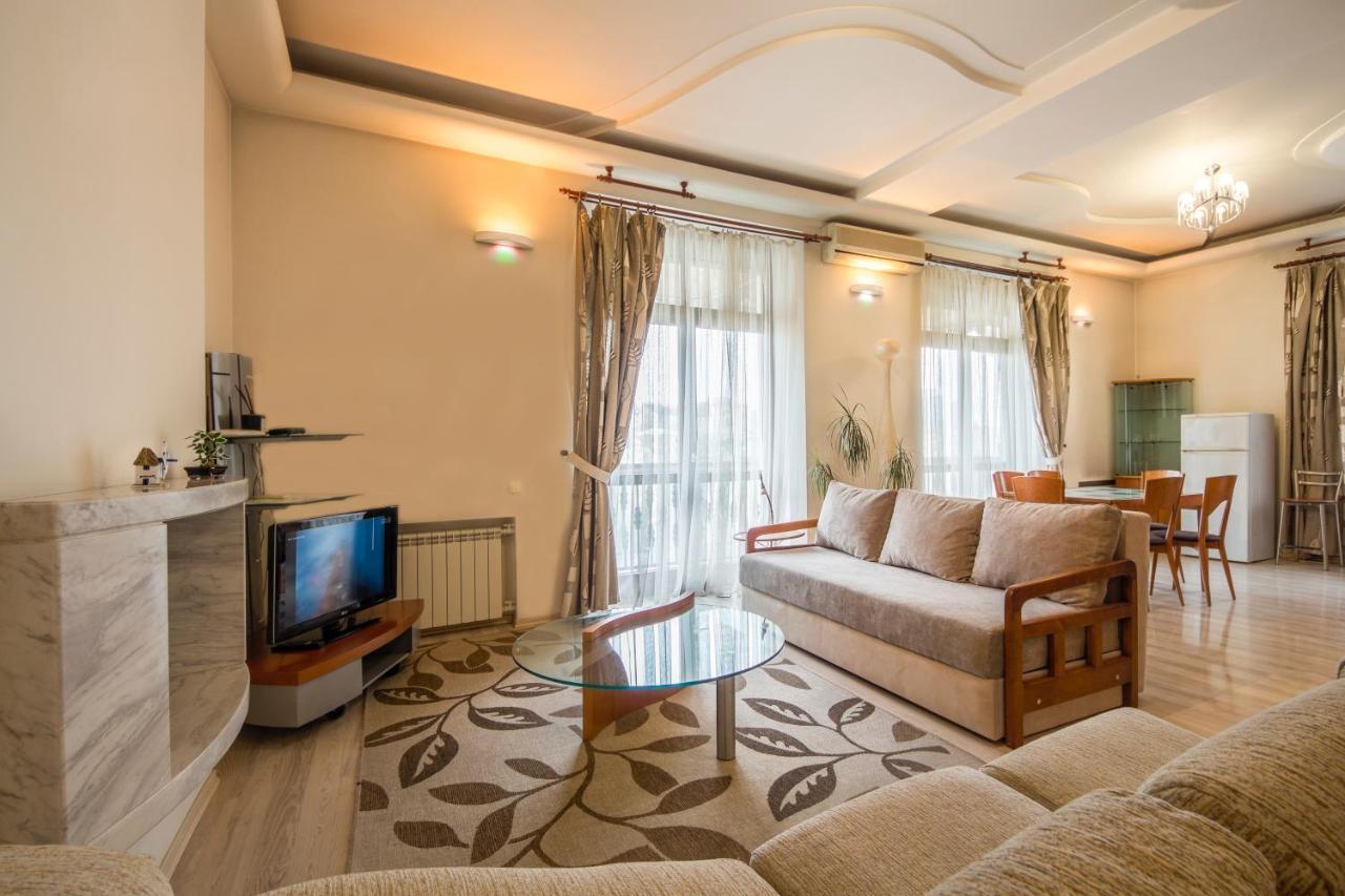 Central Apartments On Khreschatyk Kiev Exterior foto