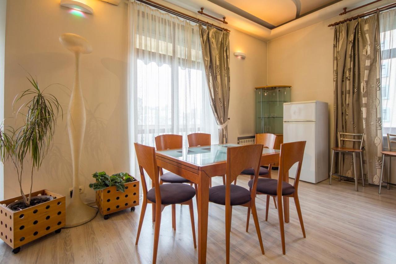 Central Apartments On Khreschatyk Kiev Exterior foto